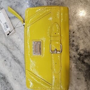 NWT Kenneth Cole Reaction Yl Chartuese Yelloe  Wallet